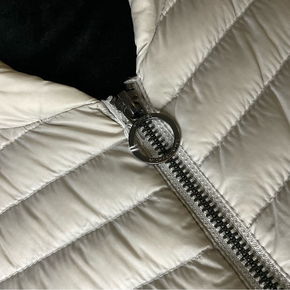 MICHAEL Michael Kors Gray Quilted Puffer Down Jacket with Stand-Up Collar - Picture 12 of 12